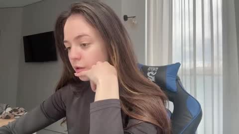 Snapshot of elowynx chatting on 11, 4, 2026 Milana online show from 11, 4, 2026