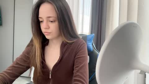 Snapshot of elowynx chatting on 19, 4, 2026 Milana online show from 19, 4, 2026