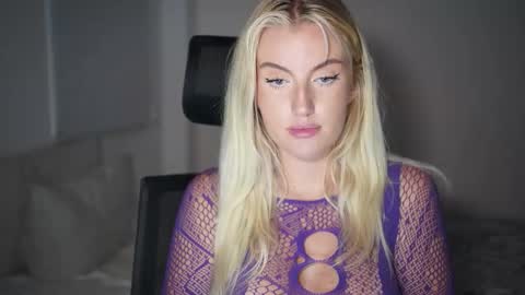 Elsa Thora online show from 30, 11, 2025