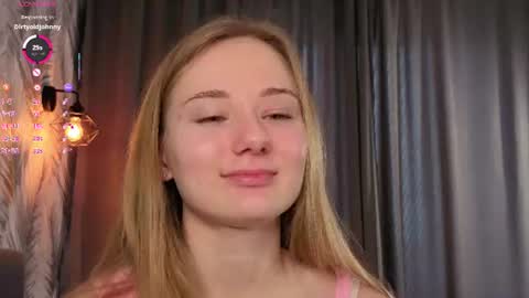 Snapshot of elvyrose chatting on 17, 7, 2026 Alex online show from 17, 7, 2026