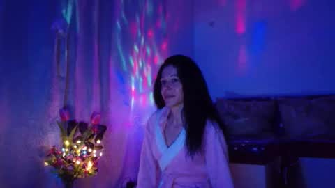 Elisa online show from 2, 2, 2025