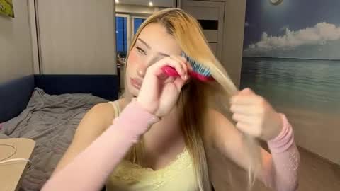 Snapshot of elysesengun chatting on 3, 6, 2026 Viktorie online show from 3, 6, 2026