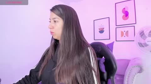 Ema louisx  online show from 27, 1, 2025