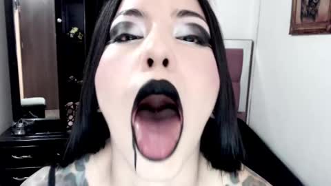 Snapshot of emearld_black chatting on 11, 9, 2025 Emerald Black online show from 11, 9, 2025