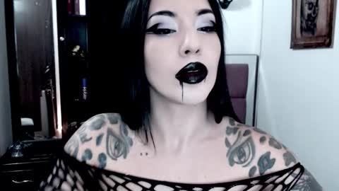 Snapshot of emearld_black chatting on 8, 10, 2025 Emerald Black online show from 8, 10, 2025