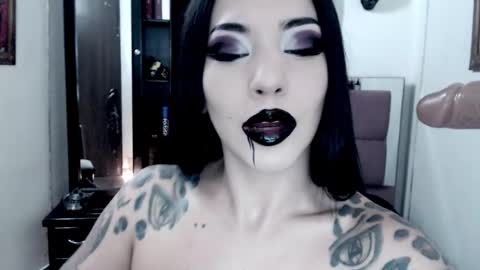 Snapshot of emearld_black chatting on 9, 10, 2025 Emerald Black online show from 9, 10, 2025