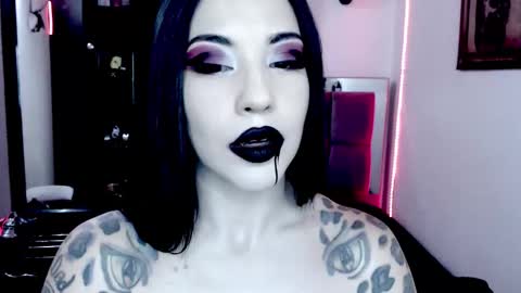 Snapshot of emearld_black chatting on 14, 11, 2025 Emerald Black online show from 14, 11, 2025