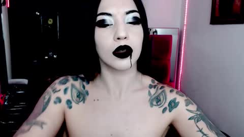 Snapshot of emearld_black chatting on 16, 11, 2025 Emerald Black online show from 16, 11, 2025