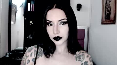 Snapshot of emearld_black chatting on 23, 12, 2025 Emerald Black online show from 23, 12, 2025