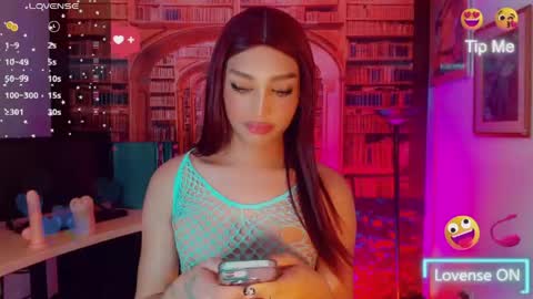 Snapshot of emeli_roushot chatting on 22, 5, 2026 Emeli online show from 22, 5, 2026