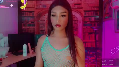 Snapshot of emeli_roushot chatting on 1, 6, 2026 Emeli online show from 1, 6, 2026