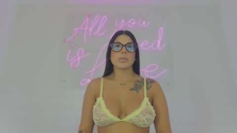 emelie_89 online show from 3, 11, 2025