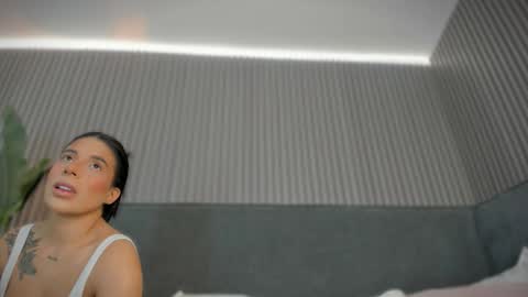 emelie_89 online show from 24, 3, 2026