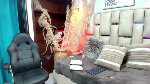 Snapshot of emelie_ch_ chatting on 20, 1, 2025 Emily  online show from 20, 1, 2025