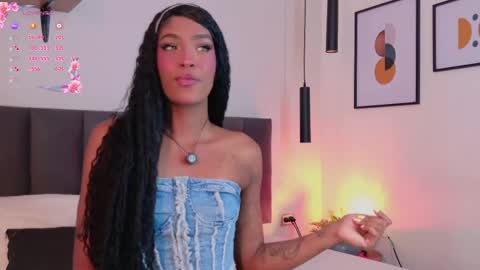 Snapshot of emely_deluxe chatting on 25, 5, 2026 Emely online show from 25, 5, 2026