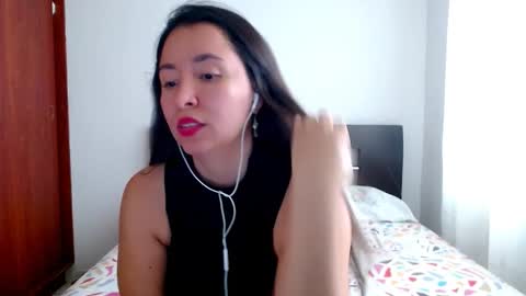 Snapshot of emely_sexx chatting on 8, 10, 2025 emely_sexx online show from 8, 10, 2025