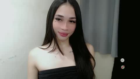 Snapshot of emelyn_fuckdoll chatting on 23, 1, 2025 Scarlett online show from 23, 1, 2025