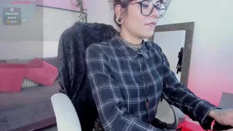 Esmeralda online show from 8, 10, 2025