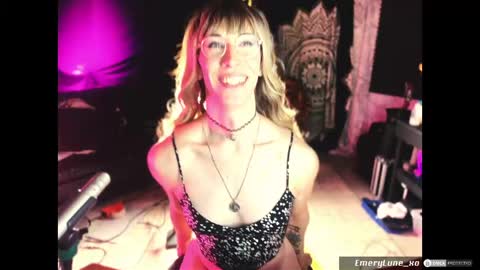 Snapshot of emerylune_xo chatting on 20, 5, 2026 Emery Lune online show from 20, 5, 2026