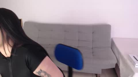 emi_carter online show from 2, 12, 2025