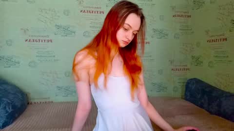Snapshot of emi_less chatting on 20, 5, 2026 Emi online show from 20, 5, 2026