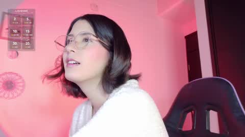 Snapshot of emicute_ chatting on 6, 6, 2026 online show from 6, 6, 2026