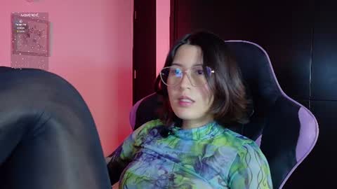 Snapshot of emicute_ chatting on 12, 6, 2026 online show from 12, 6, 2026