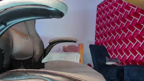 Emi online show from 7, 4, 2026