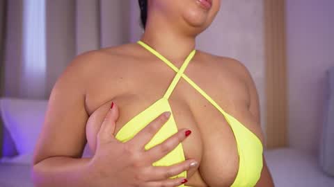 Snapshot of emiily_bell chatting on 5, 12, 2024    online show from 5, 12, 2024