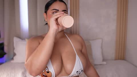 Snapshot of emiily_bell chatting on 25, 12, 2024    online show from 25, 12, 2024