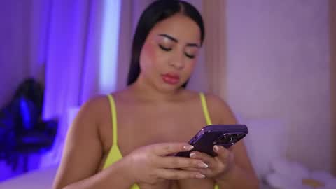 Snapshot of emiily_bell chatting on 18, 2, 2025    online show from 18, 2, 2025
