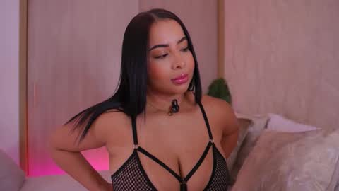 Snapshot of emiily_bell chatting on 15, 9, 2025    online show from 15, 9, 2025