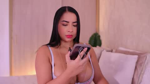 Snapshot of emiily_bell chatting on 24, 9, 2025    online show from 24, 9, 2025