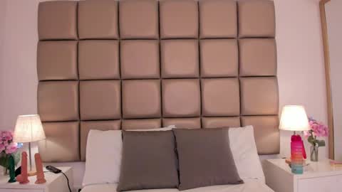 EMILY ROBERTS online show from 6, 3, 2025