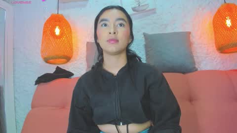 Snapshot of emiily_s chatting on 23, 10, 2025 Emily online show from 23, 10, 2025