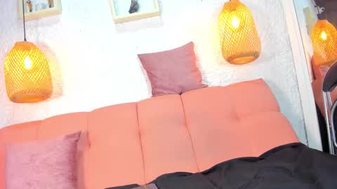 Snapshot of emiily_s chatting on 28, 11, 2025 Emily online show from 28, 11, 2025