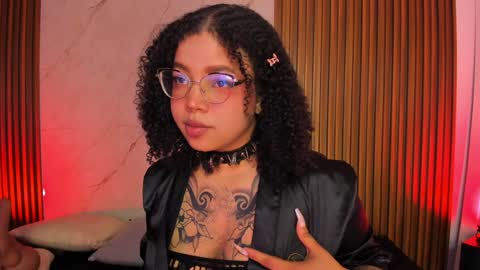 Snapshot of emiilycollins1 chatting on 11, 1, 2025 online show from 11, 1, 2025