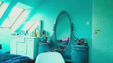 Emila online show from 9, 12, 2024