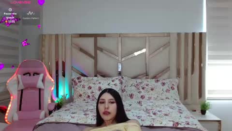 Snapshot of emilee_star chatting on 16, 7, 2026 Emilee online show from 16, 7, 2026