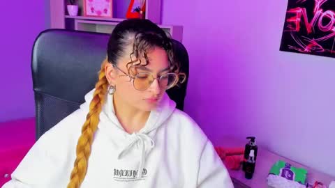 Emy  online show from 22, 11, 2025