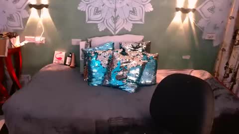 Emili roux online show from 7, 2, 2025