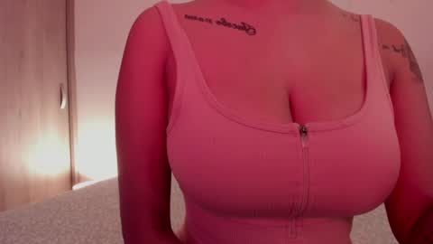 Emilia Big Boobs online show from 15, 1, 2025