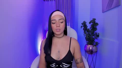 Snapshot of emiliarose_ chatting on 2, 3, 2025 EmiliaRose online show from 2, 3, 2025