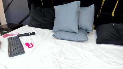 Snapshot of emiliee_xx chatting on 11, 12, 2024 Emillie online show from 11, 12, 2024