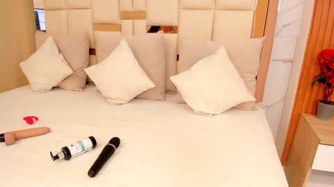 Snapshot of emiliee_xx chatting on 8, 2, 2025 Emillie online show from 8, 2, 2025
