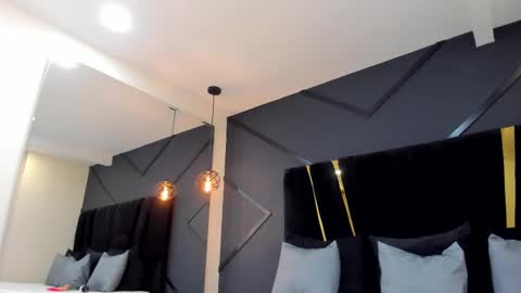 Snapshot of emiliee_xx chatting on 5, 3, 2025 Emillie online show from 5, 3, 2025