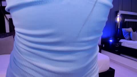 Snapshot of emiliee_xx chatting on 7, 10, 2025 Emillie online show from 7, 10, 2025