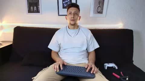 Snapshot of emiliocum_24 chatting on 15, 6, 2026 EMILIOCUM online show from 15, 6, 2026