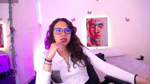 Emili Russo online show from 16, 10, 2025