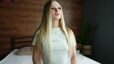 Snapshot of emilly___ chatting on 4, 6, 2026 Emilly online show from 4, 6, 2026